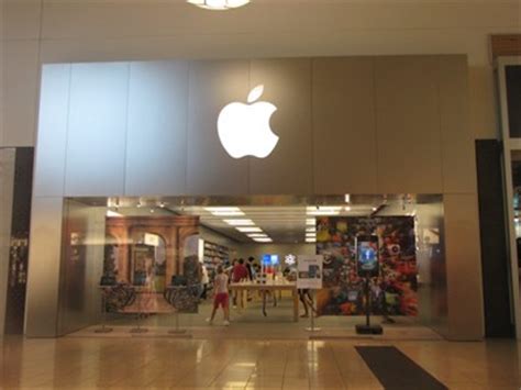 Discover the Latest in Fashion and Technology at Fashion Fair Mall’s Apple Store