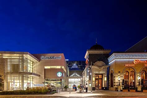 Discover Fashion Mall Indianapolis: Shop in Style with Extended Hours!