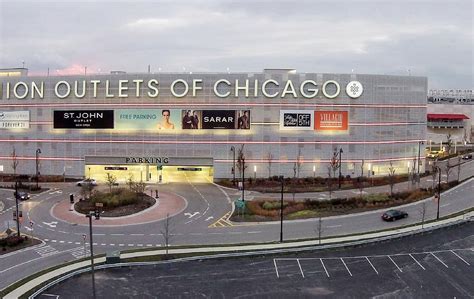 Discover Chicago’s Hottest Nike Fashion Outlets for Trendy Styles!