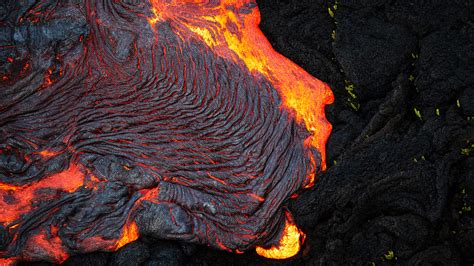 fast flowing lava hawaii