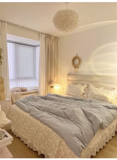 Boho farmhouse bedroom ideas with black iron bed frame