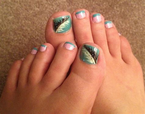 feather toe nail designs