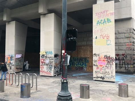 federal courthouse attacked in portland