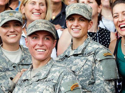 How did these two women the first to complete Army Ranger School