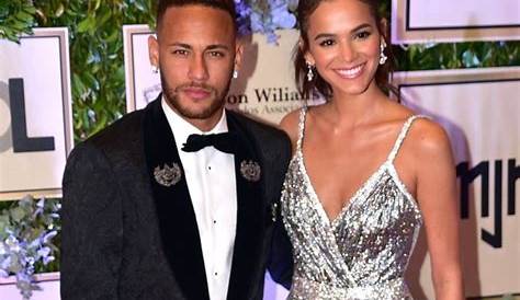 Bruna Marquezine alia conforto e estilo em looks de viagem com Neymar