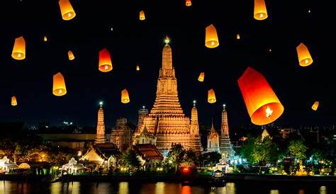Tailandia celebra la gran fiesta budista de las luces a pesar del duelo