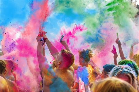 Connaissezvous l'histoire de la fête des couleurs ? Bazardons.fr