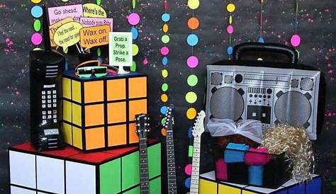 My 80's party decorations - photo booth wall | Fiestas temáticas de los