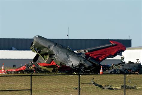 fighter jet collides with passenger plane