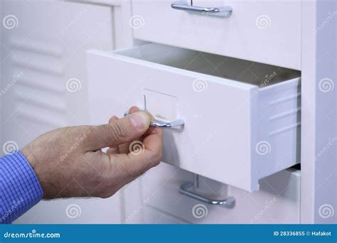 File Drawer Keeps Opening