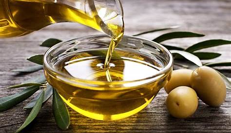 Filet Dhuile Dolive Les Olives Sont Triees Sur Le Huile D Olive Olives Huile
