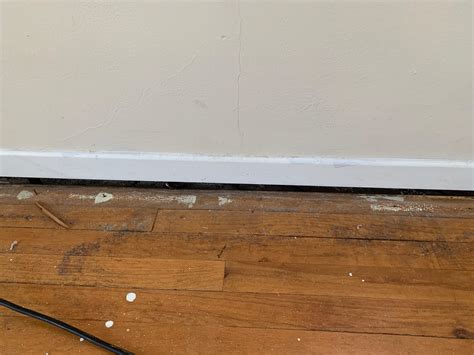 fill gaps between baseboard and floor