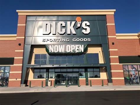 find the nearest dick's sporting goods store