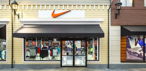 find the nearest nike outlet with great deals