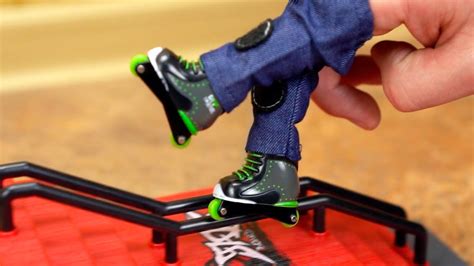 Finger Rollerblades