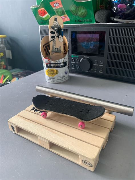 Fingerboard Desk