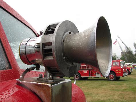fire truck siren meaning
