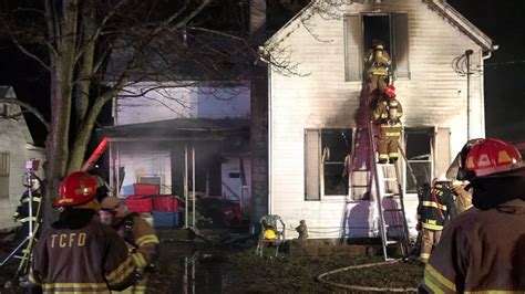 firefighter dies in house fire
