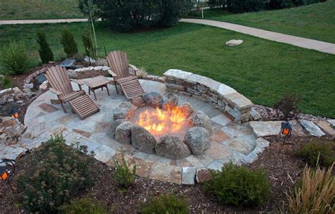 Designing a Patio Around a Fire Pit DIY