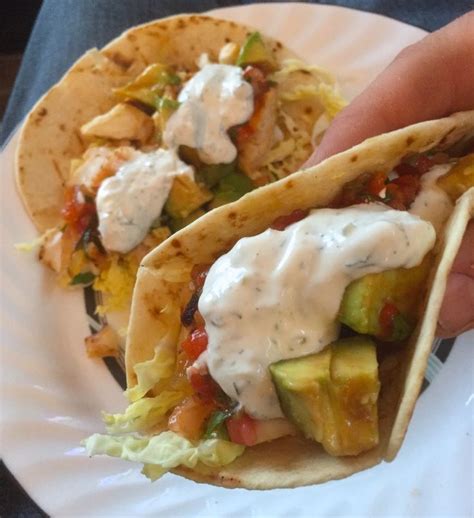 fish tacos with white sauce