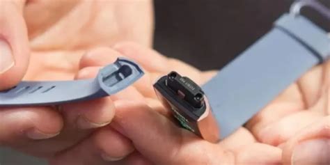 Fitbit Versa 3 Band Keeps Falling Off