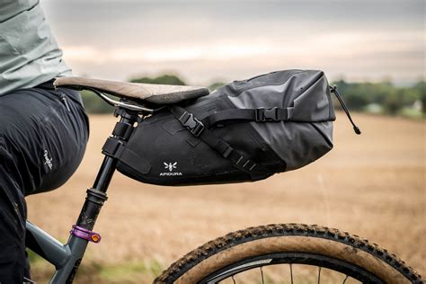 Fitting Apidura Saddle Bag