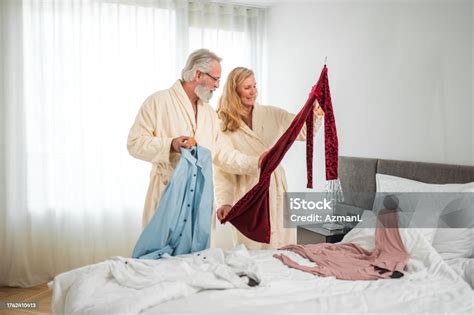Fitting Up Clothes