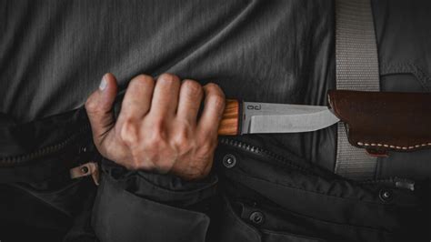 Fixed Blade Knife Carry