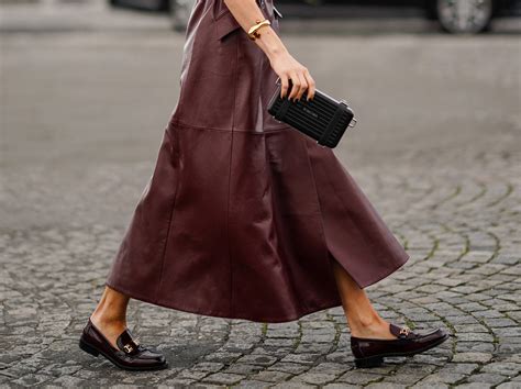 Schuhe kombinieren Flache Schuhe zum Rock tragen Wie geht das