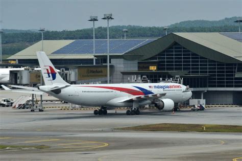 flag carriers fly to taiwan