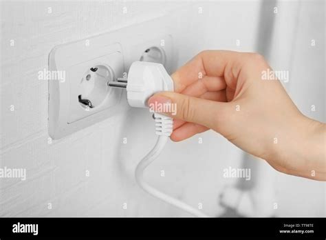 Flash When Putting Plug In Socket