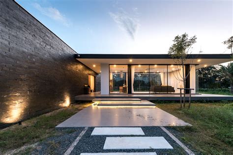 Enterprise Constructions Contemporary House Flat Roof angular