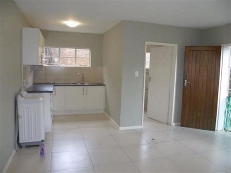 flats to rent east london south africa