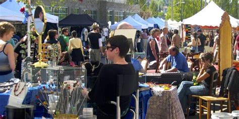 flea markets open on sunday