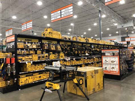 fleet farm hours