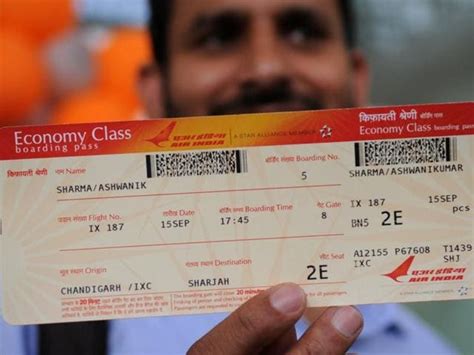 flight ticket from delhi to kanpur