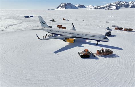 flights to antarctica from hobart
