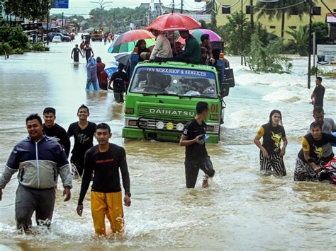 flood in malaysia article