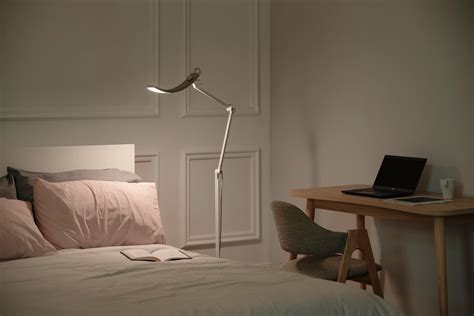 Modern Floor Lamps for Your Bedroom You Need to Get Right Now