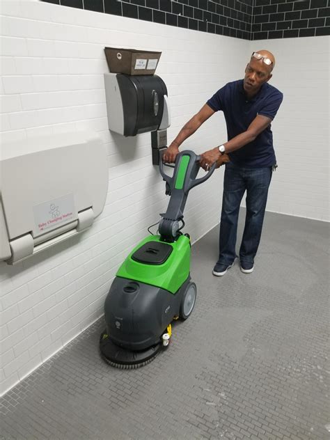 floor scrubber technician