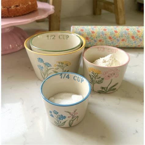 floral measuring cups