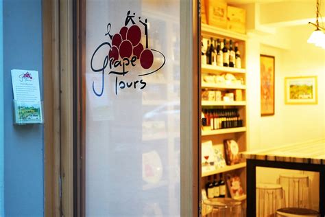 A group on a bus touring Tuscan vineyards