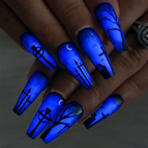 Flow In The Dark Nails