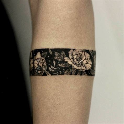 +21 Flower Armband Tattoo Designs Ideas