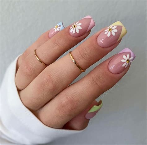 30 Easy & Stunning Flower Nail Designs To Try In 2022 HONESTLYBECCA