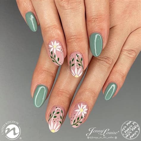 Flower Nails Green