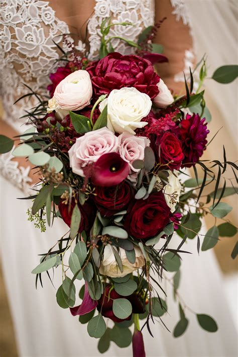 15 Stunning Winter Wedding Bouquets Belle The Magazine