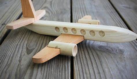 Hölzernes Spielzeugflugzeug. Holz Flugzeug - #Flugzeug #Holz #Hölzernes