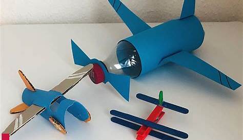 bunte Flugzeuge aus Wäscheklammern und Eisstielen basteln | Kids crafts