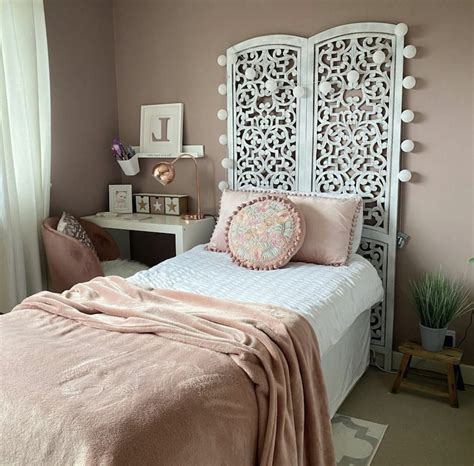 Folding Screen As Headboard